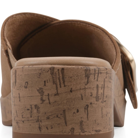 Cliffs by White Mountain Women's Tan Nubuck Slide Sandals - Picture 11 of 12